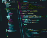 Kod źródłowy aplikacji React z wykorzystaniem wzorców projektowych JavaScript, m.in. hooków i zarządzania stanem.