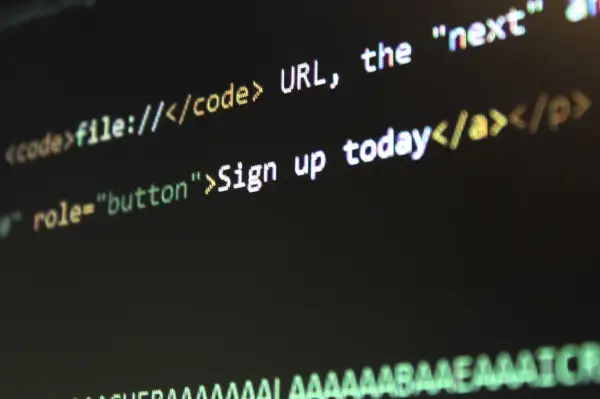 Kod HTML z pochyłą czcionką: "Sign up today" jako przycisk.